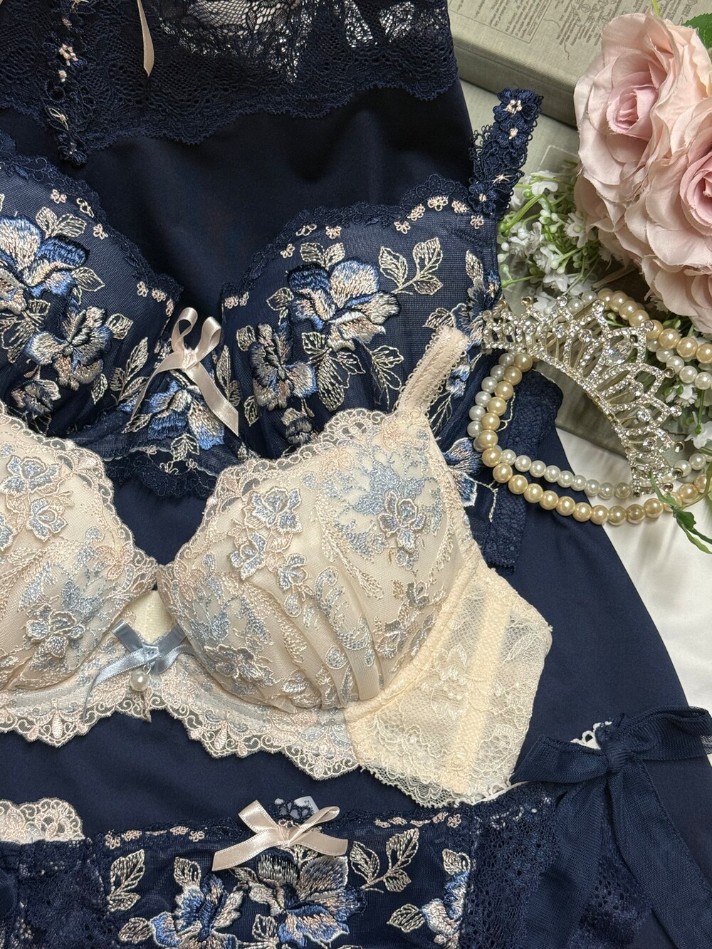 ブルー系のブラジャー、ブルー系のブラジャー、ブルー系のブラジャーを着用したレディースの春コーディネートの3枚目の写真