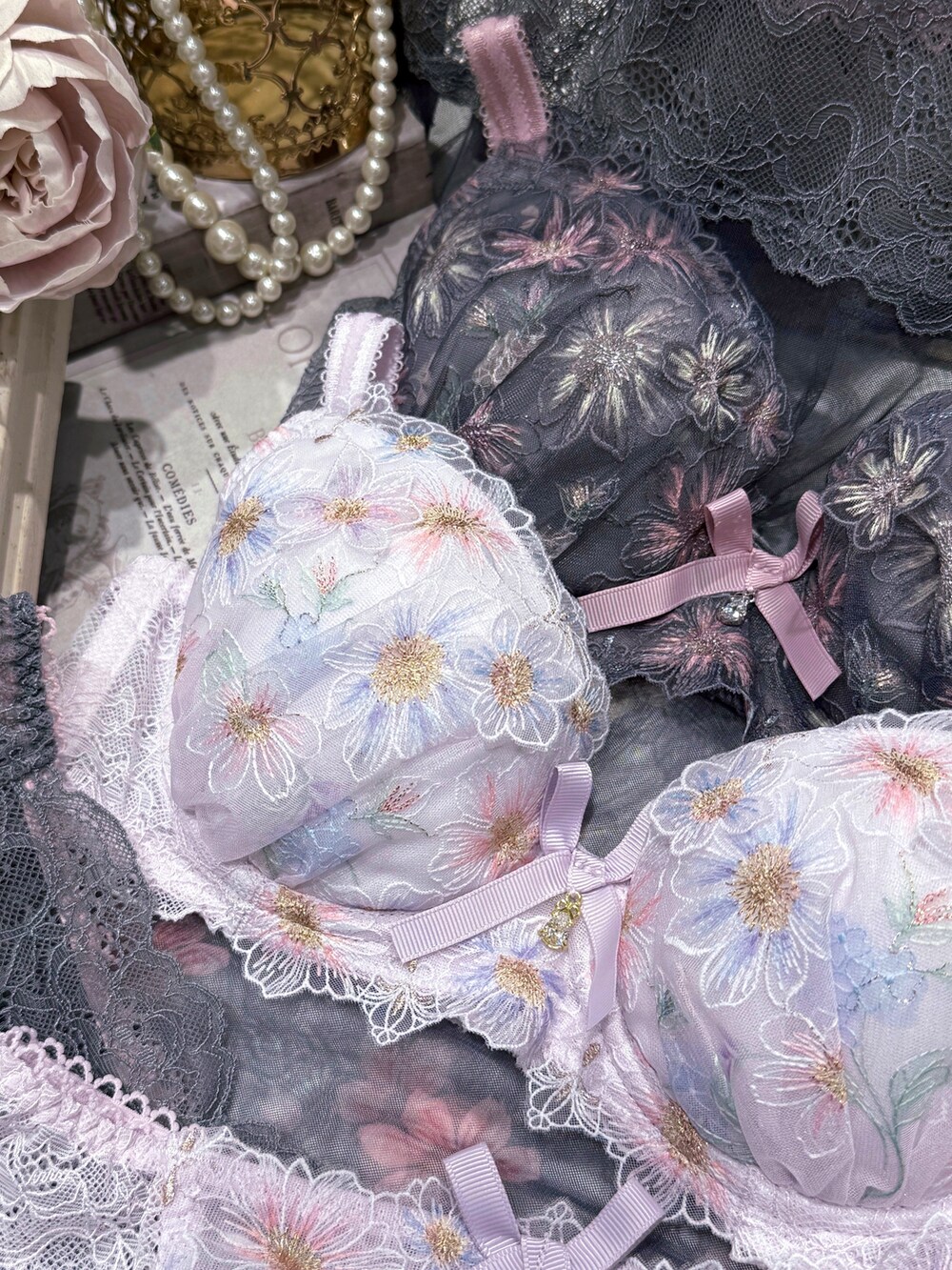 パープル系のブラジャー、パープル系のブラジャー、パープル系のブラジャーを着用したレディースの夏コーディネートの2枚目の写真