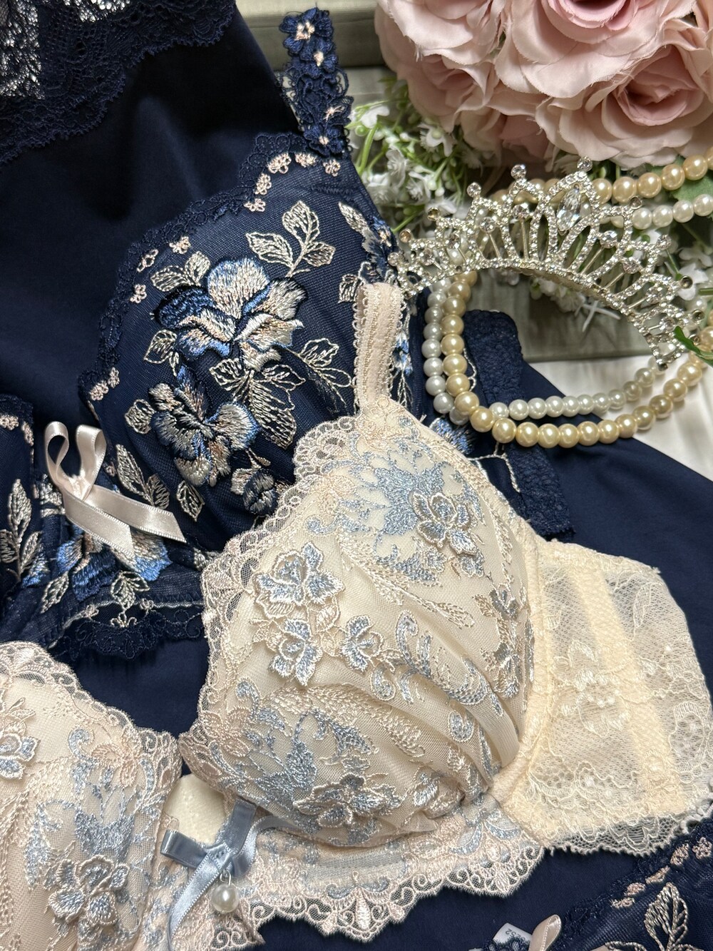 ブルー系のブラジャー、ブルー系のブラジャー、ブルー系のブラジャーを着用したレディースの春コーディネートの4枚目の写真