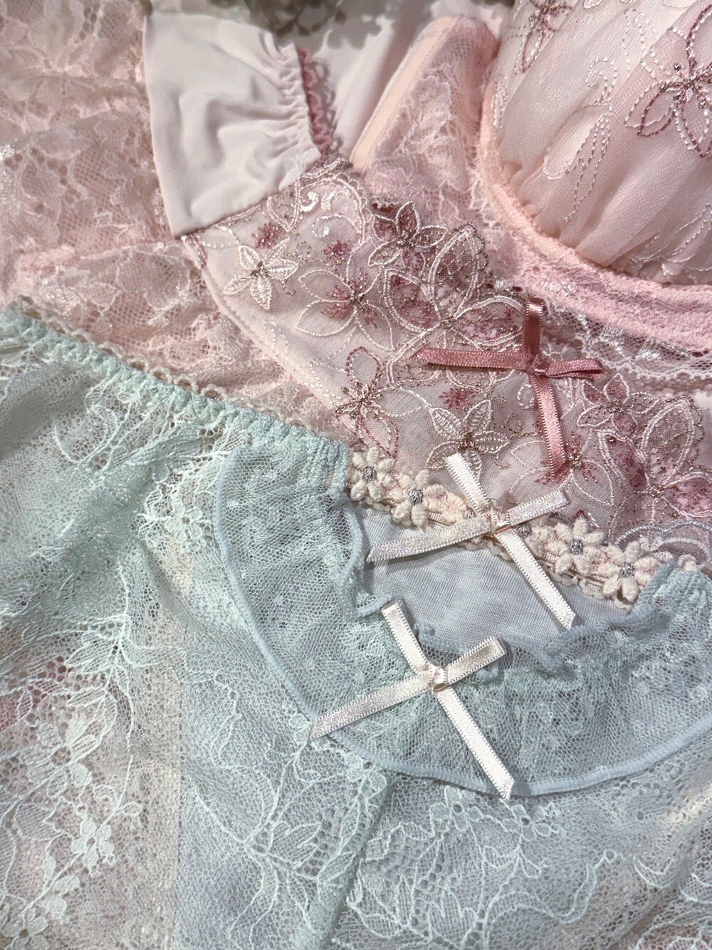 ピンク系のブラジャー、ピンク系のブラジャー、ピンク系のブラジャーを着用したレディースの夏コーディネートの5枚目の写真