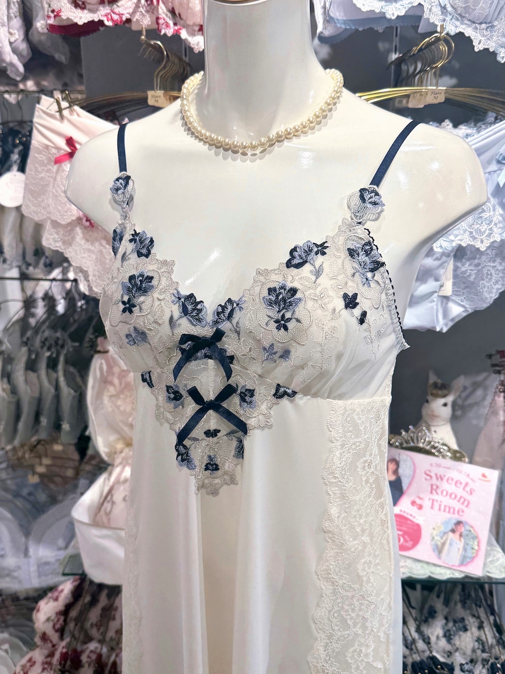 ブルー系のブラジャー、ブルー系のブラジャー、ブルー系のブラジャーを着用したレディースの秋コーディネートの7枚目の写真