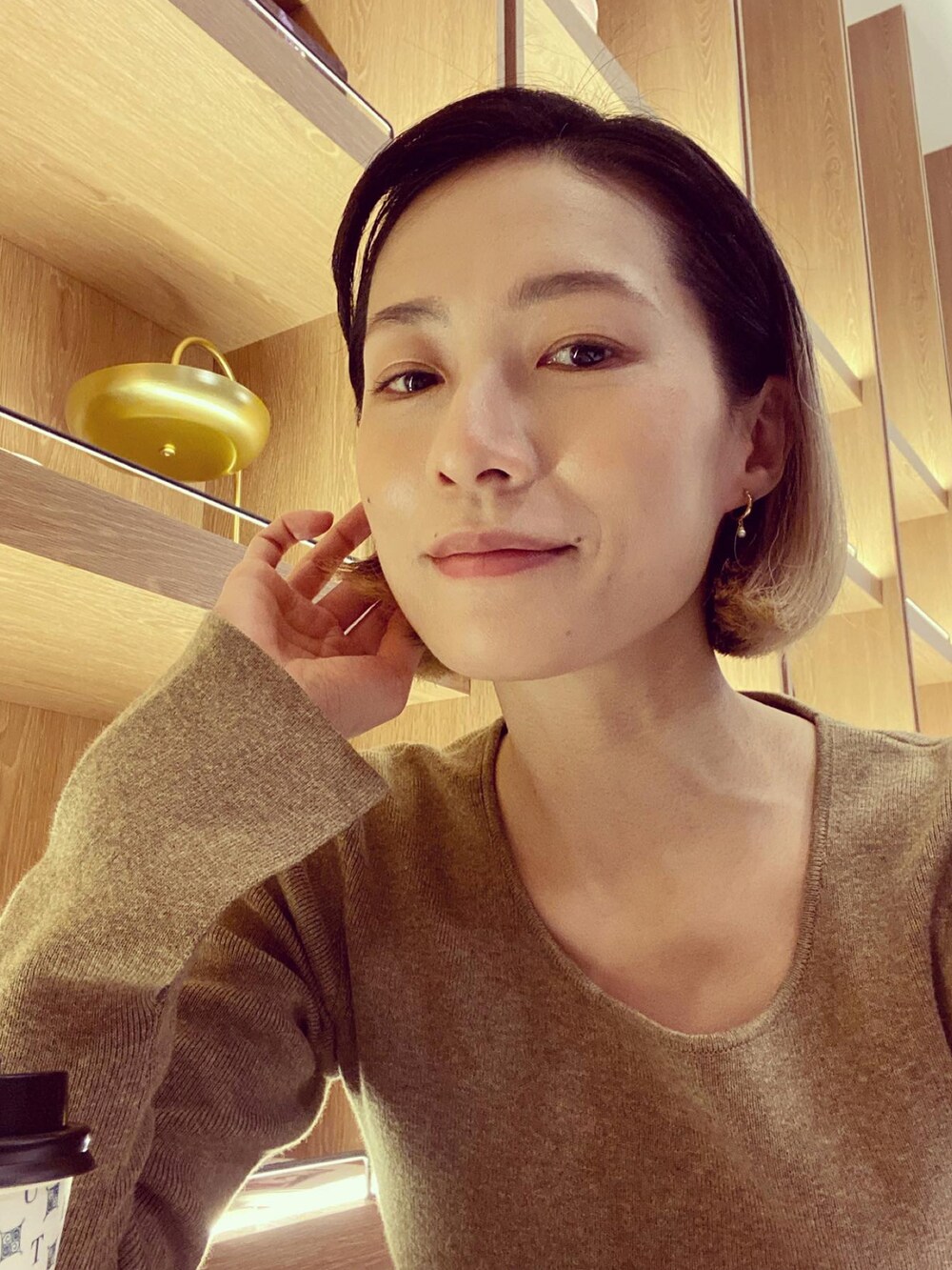 「CLANEのLOOSE SHAPE DEEP NECK KNIT TOPS（ニット/セーター、ベージュ系）」を使った、さいさん（レディース・158cm）の冬コーディネートの2枚目の写真