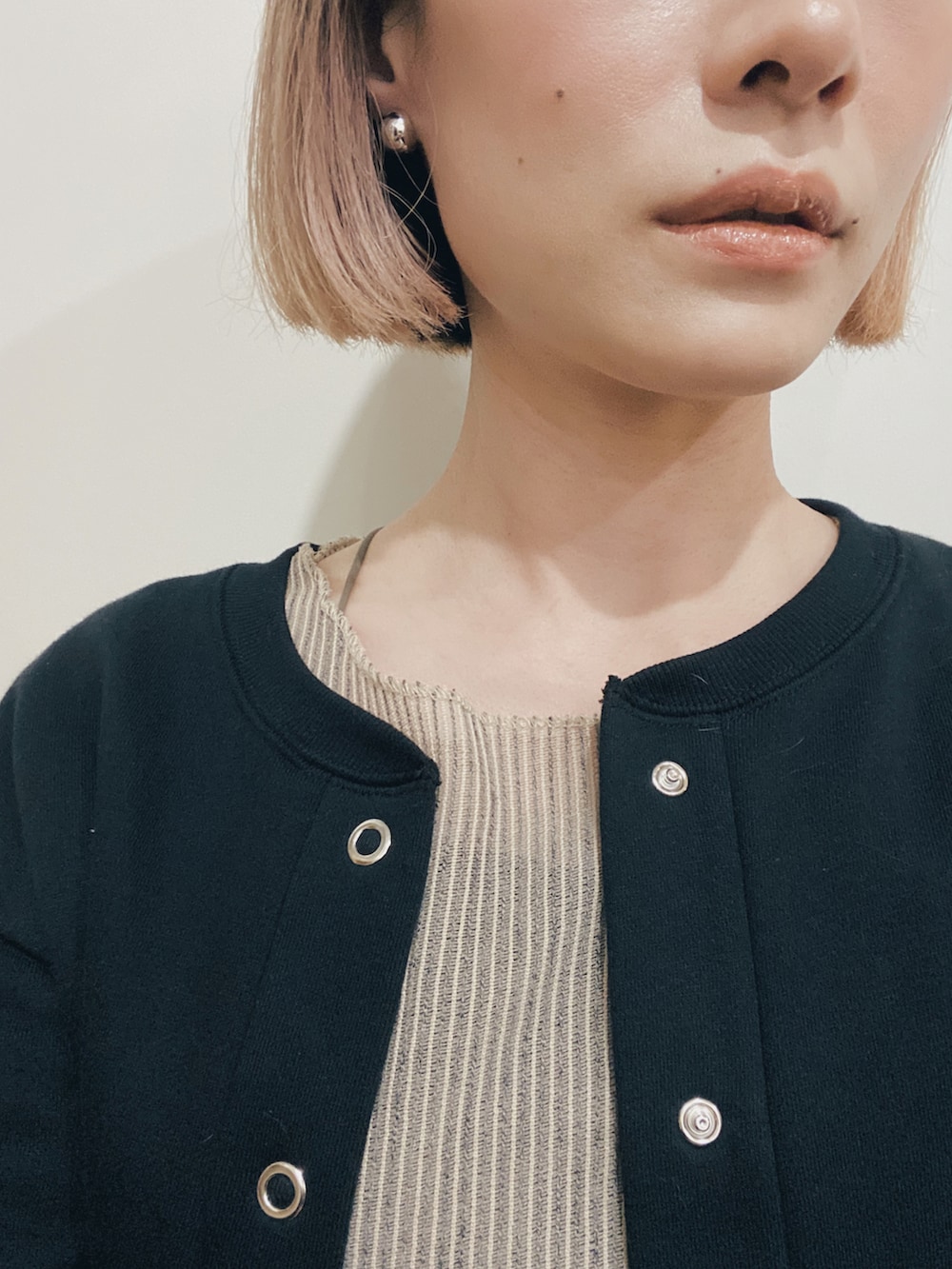 「Casseliniの【CASSELINI/キャセリーニ】シャーリングトートバッグ（トートバッグ、ブラック系）」を使った、さいさん（レディース・158cm）の春コーディネートの2枚目の写真