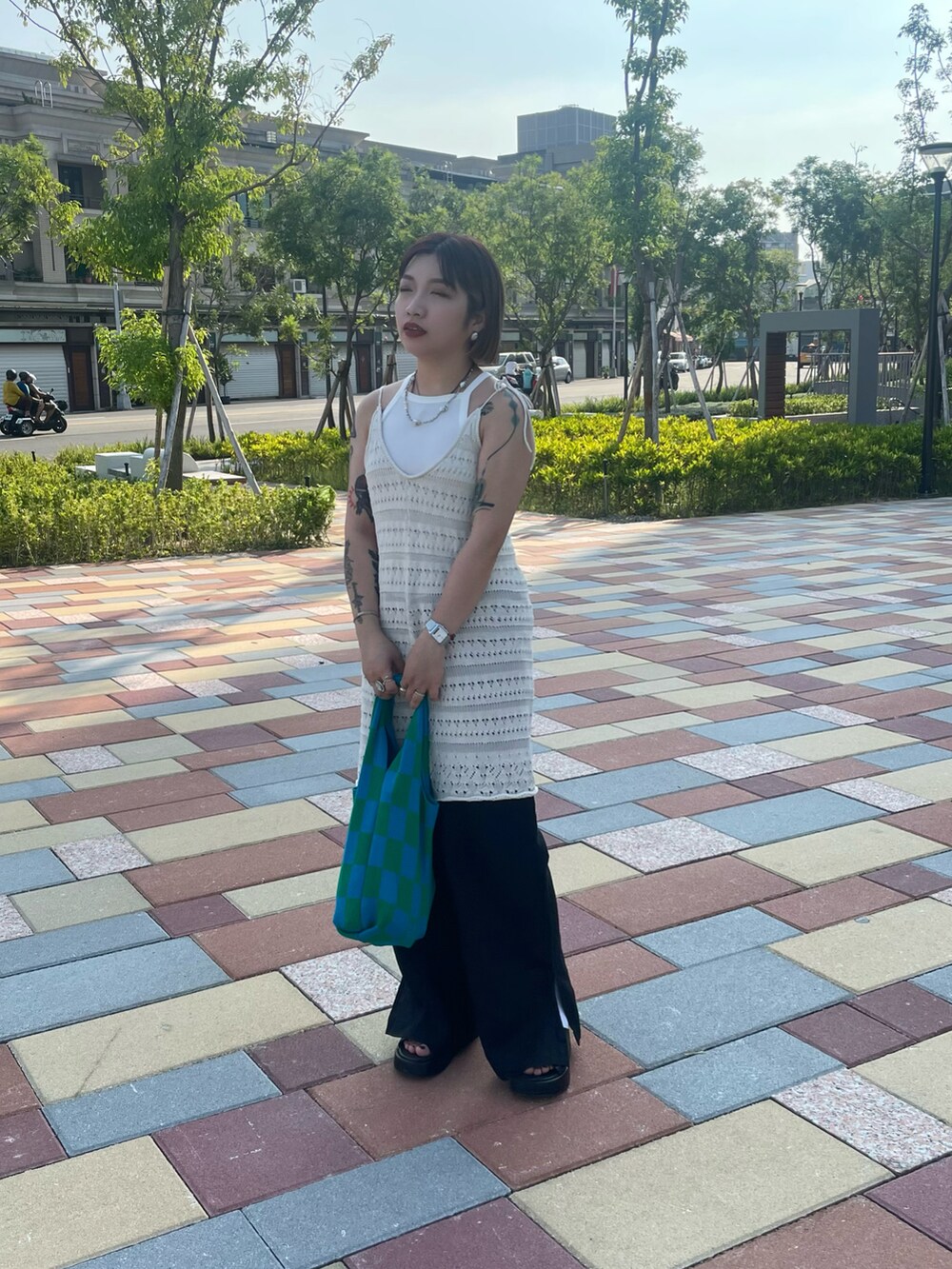 「MOHIのアイテム（サンダル、ブラック系）」を使った、wslさん（レディース・154cm）の夏コーディネートの2枚目の写真