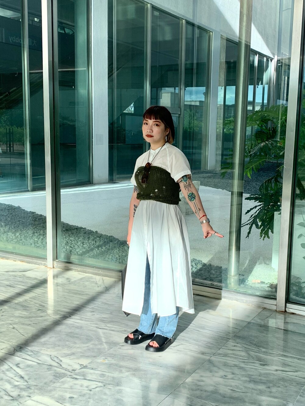 「GUのアイテム（シャツワンピース、ホワイト系）」を使った、wslさん（レディース・154cm）の夏コーディネートの2枚目の写真