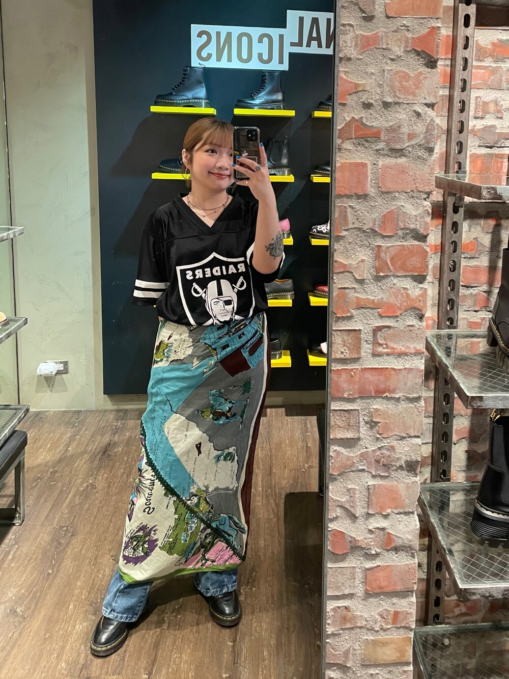 「LEPSIMのフェイクレザーミニバッグ　103810（ハンドバッグ、ブラック系）」を使った、wslさん（レディース・154cm）の夏コーディネートの2枚目の写真