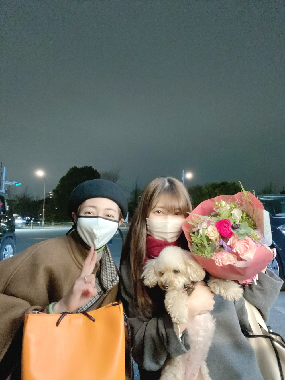 ピンク系のその他ビューティーグッズ、ピンク系のフレグランス、ピンク系のペットウェアを着用したレディースの冬コーディネートの2枚目の写真