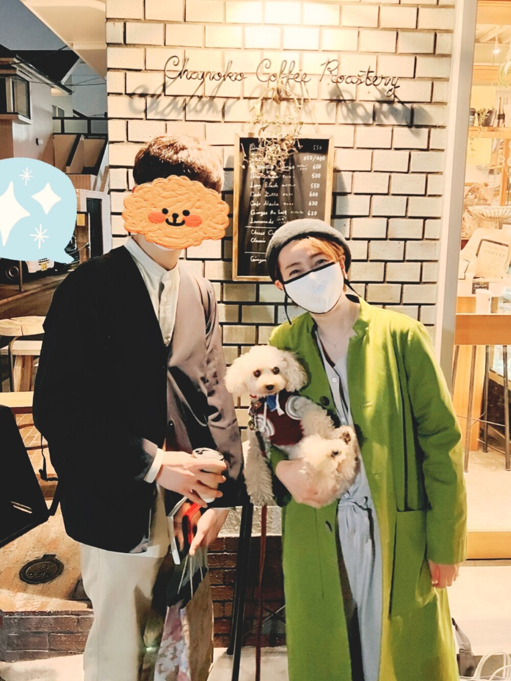 ブルー系のノーカラージャケット、ピンク系の食器/キッチン、ブルー系のペットウェアを着用したレディースの春コーディネートの2枚目の写真