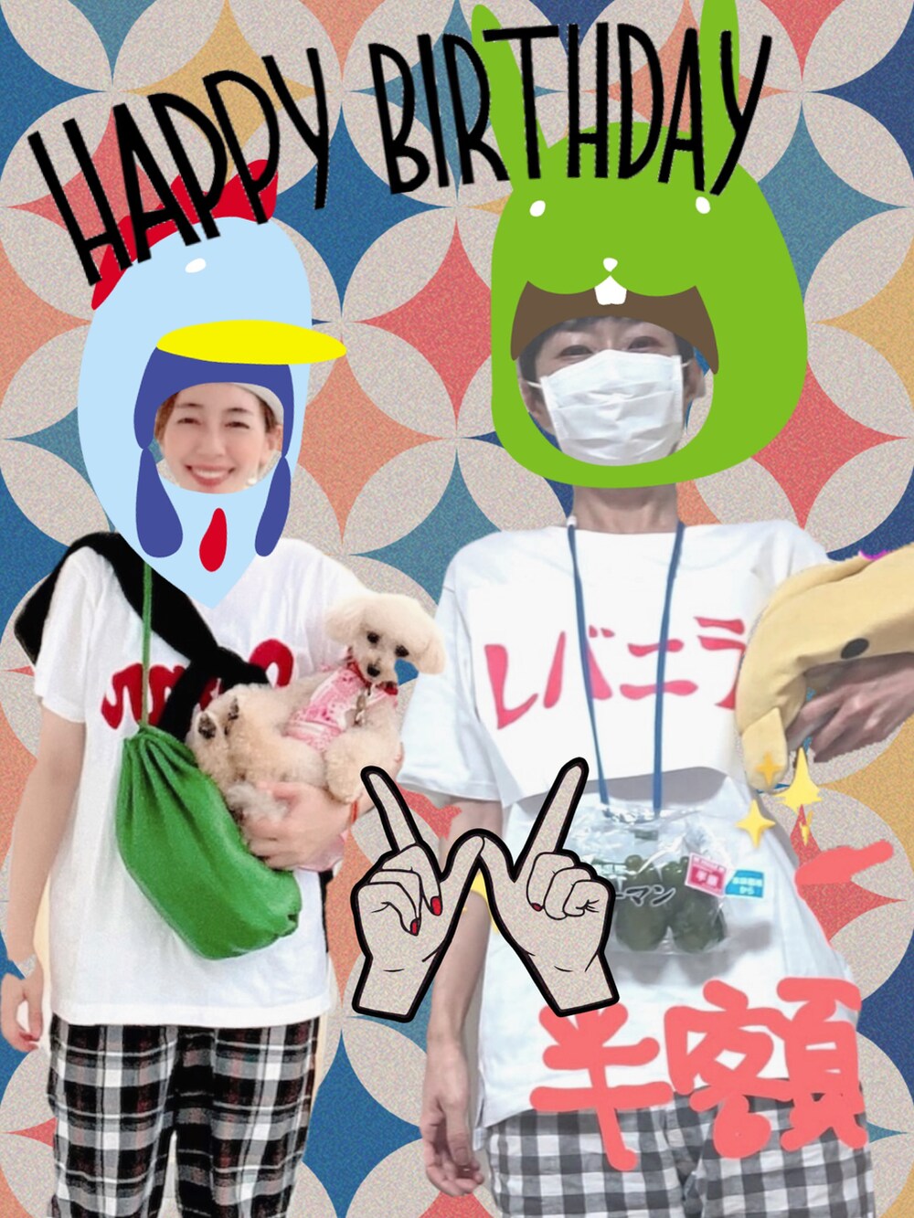 ブラック系のチェスターコート、ブラック系のTシャツ/カットソー、ブラック系のショルダーバッグを着用したレディースの秋コーディネートの3枚目の写真