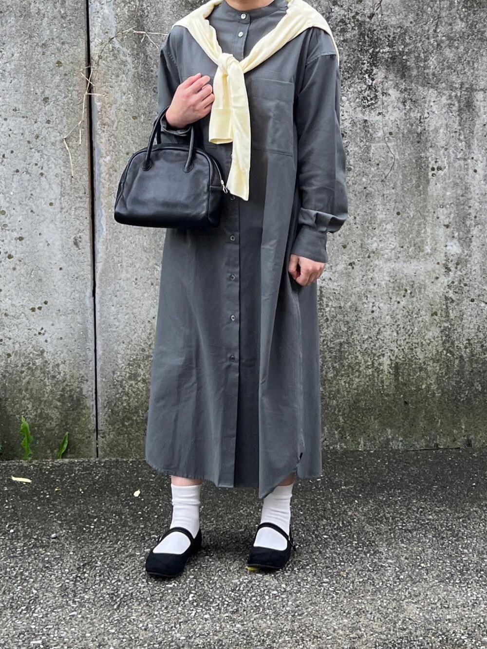 「お出かけコーデ日記、シンプル、オトナカワイイ、骨格ストレート、低身長コーデ、ワンピース、カンフーシューズ、きれいめカジュアル、おしゃれさんと繋がりたい、休日スタイル」｜「AetaのDA25 / DEER LEATHER BOSTON : S（バッグ、ブラック系）」を使った、ともさん（レディース・153cm）の春コーディネートの2枚目の写真