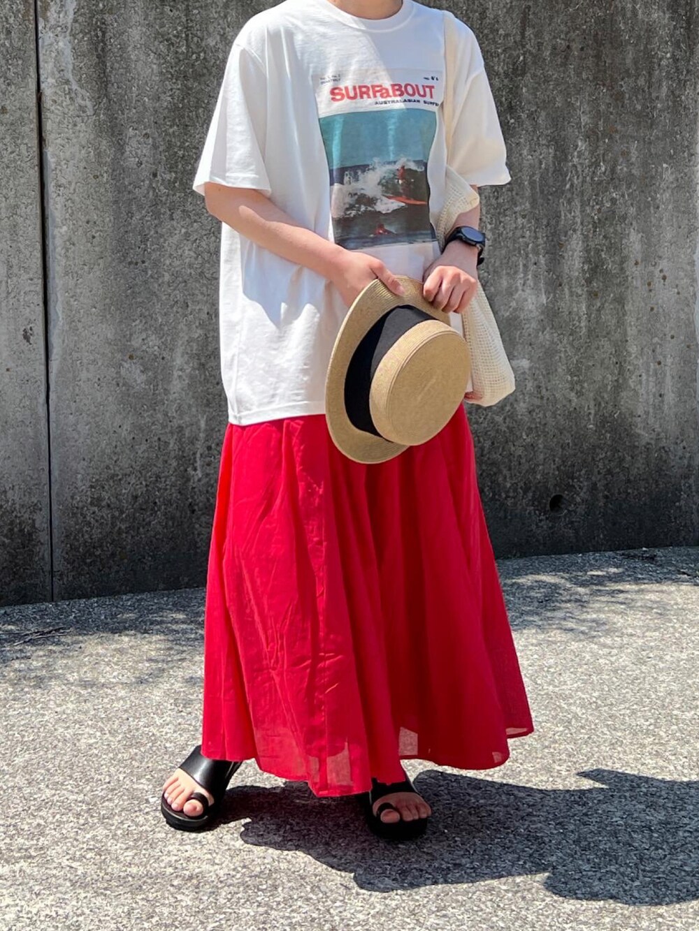 「休日コーデ、休日スタイル、カジュアル、フォトT、Tシャツ、カンカン帽、春夏コーデ、低身長、ロングスカート、JUTTA NUEMANN」｜「Plaireのアイテム（帽子、ベージュ系）」を使った、ともさん（レディース・153cm）の春コーディネートの2枚目の写真