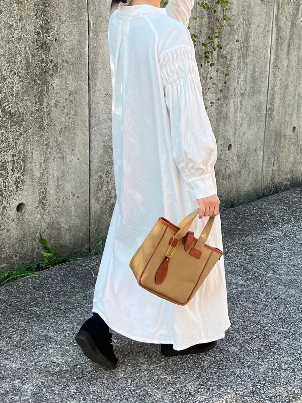 「ファッションを楽しもう、大人カジュアル、秋服コーデ、低身長女子、オトナカワイイ、モッズコート、ミリタリー、ワンピース、キルティングコート、M-65」｜「BONLECILLのM-65 ドロスト キルティングライナー付き ミリタリーモッズコート（モッズコート、グリーン系）」を使った、ともさん（レディース・153cm）の秋コーディネートの2枚目の写真
