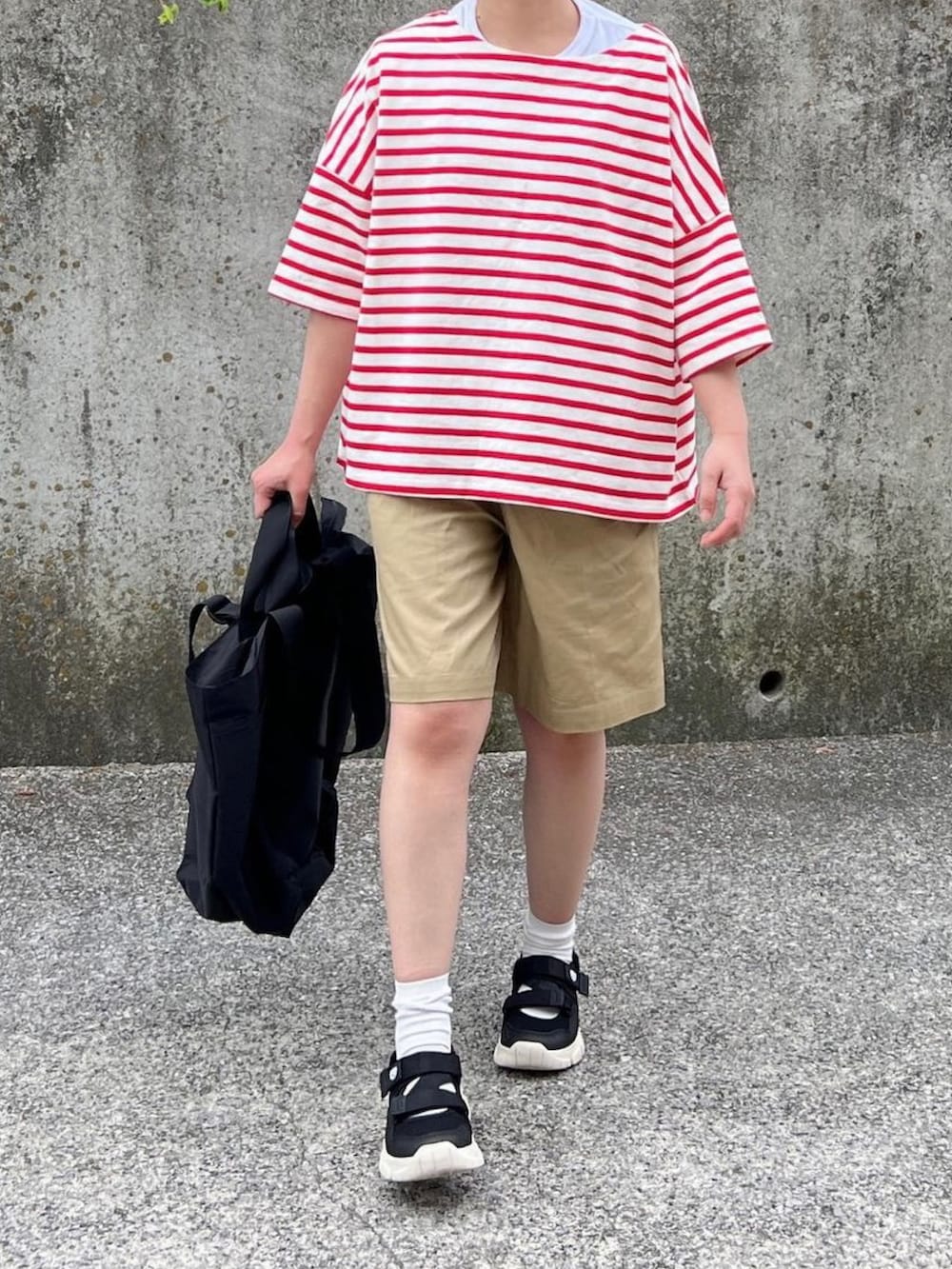 「休日コーデ、ラフコーデ、初夏コーデ、ボーダー、ハーフパンツ、スポーツサンダル、おでかけコーデ、夏コーデ、ボーダーTシャツ」｜「Le temps richeのバスクボーダーハーフスリーブＴシャツ ＜Le temps riche＞（Tシャツ/カットソー、レッド系）」を使った、ともさん（レディース・153cm）の夏コーディネートの2枚目の写真