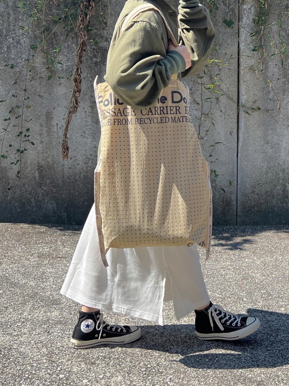 「オトナカジュアル、秋服準備はじめました、秋のコーデ、楽チンコーデ、秋服コーデ、軍モノ、USARMY、converse、低身長、秋冬コーデ」｜「porte vintageの70s usarmy chemical protective shirt（ミリタリージャケット、グリーン系）」を使った、ともさん（レディース・153cm）の秋コーディネートの2枚目の写真
