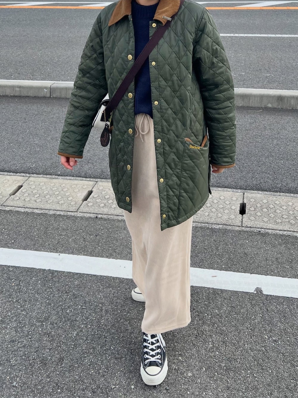 「今日のコーデ、ニット帽、キルティング、キルティングジャケット、barbour、オトナ女子、スカートスタイル、きれいめカジュアル、バブアーコーデ」｜「THE SHINZONEのTHE SHINZONE SHAGGY KNIT CAP 23AMSIT02（ニットキャップ/ビーニー、グレー系）」を使った、ともさん（レディース・153cm）の冬コーディネートの2枚目の写真