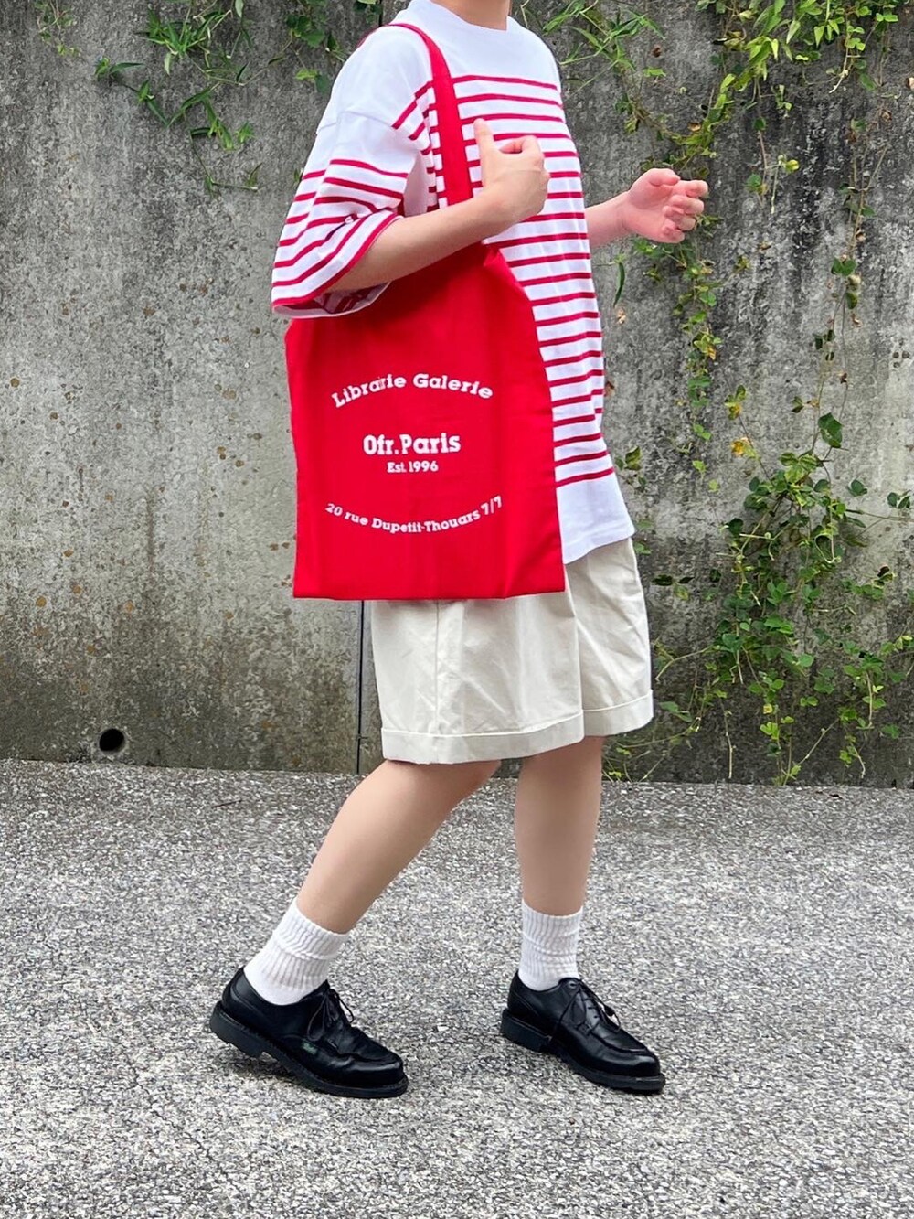 「カジュアル、大人カジュアル、バスクシャツ、ボーダートップス、ハーフパンツ、ショートパンツ、カジュアルコーデ、メンズライク、トートバッグ」｜「Plaireのアイテム（パンツ、ベージュ系）」を使った、ともさん（レディース・153cm）の夏コーディネートの2枚目の写真