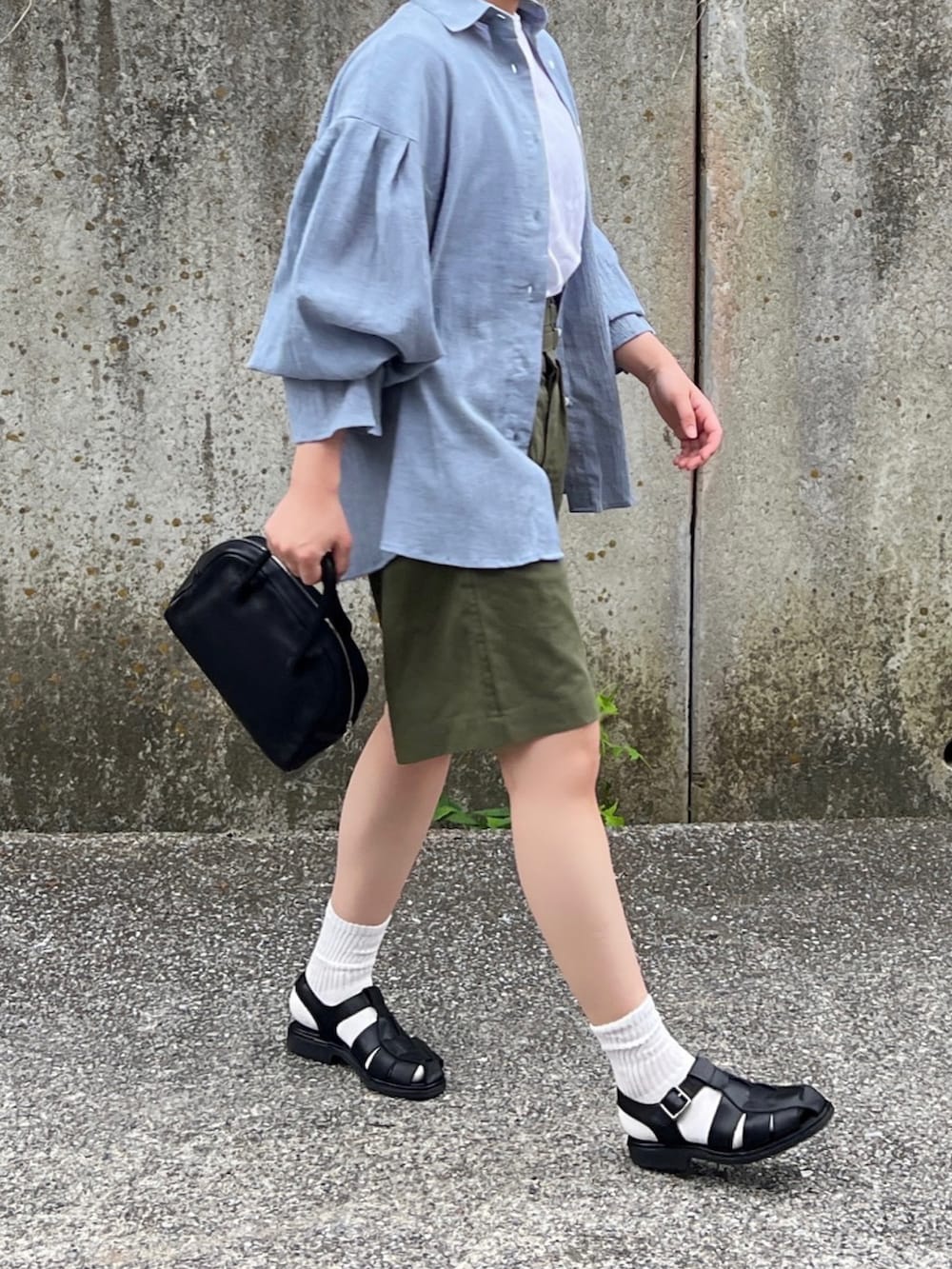 「大人カジュアル、Tシャツ、夏服、きれいめカジュアル、グルカサンダル、サンダルコーデ、グルカショーツ、ショートパンツ、ハーフパンツ」｜「THE SHINZONEのShinzone PACK TEE（Tシャツ/カットソー、その他）」を使った、ともさん（レディース・153cm）の夏コーディネートの2枚目の写真