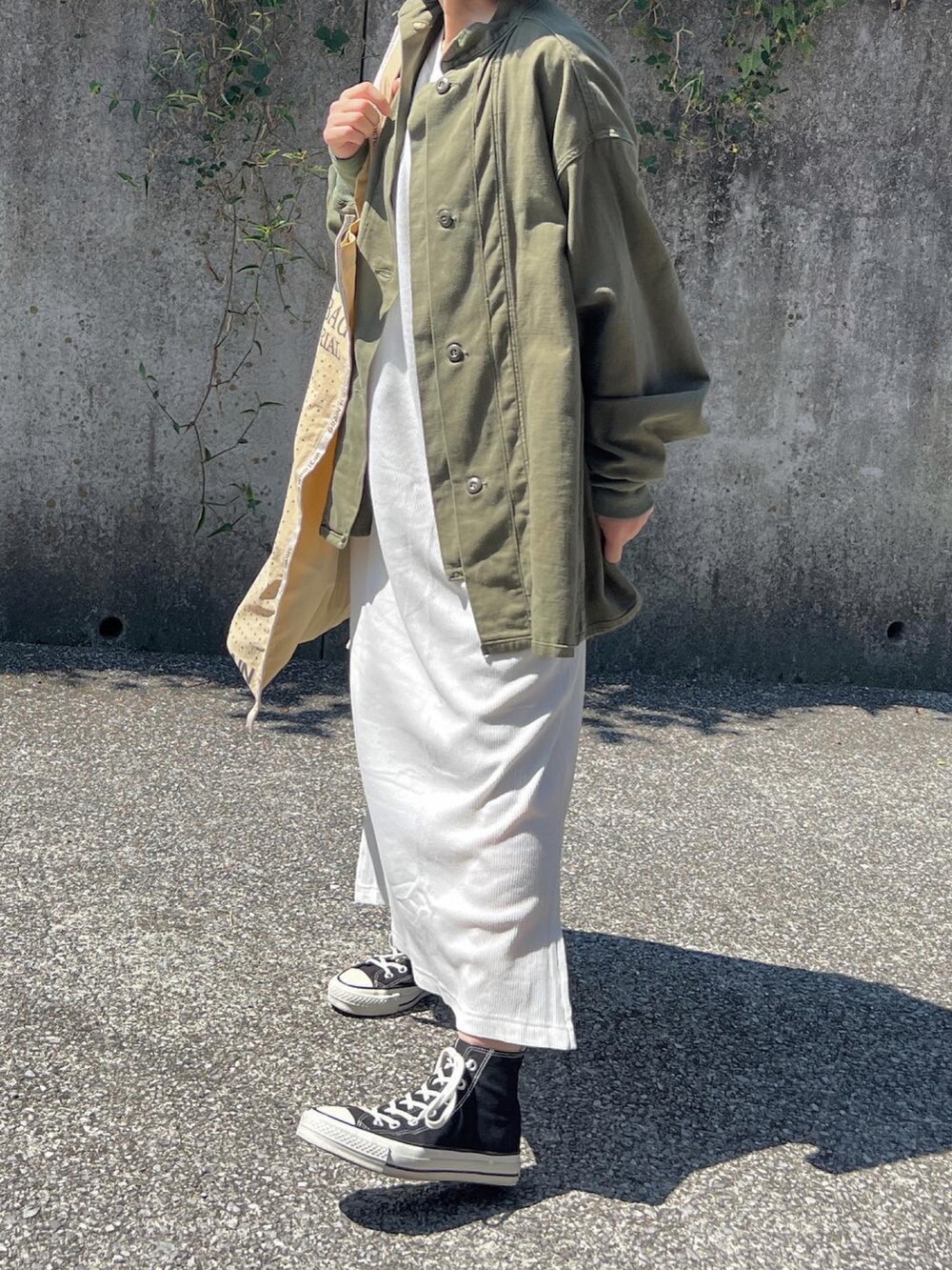 「オトナカジュアル、秋服準備はじめました、秋のコーデ、楽チンコーデ、秋服コーデ、軍モノ、USARMY、converse、低身長、秋冬コーデ」｜「porte vintageの70s usarmy chemical protective shirt（ミリタリージャケット、グリーン系）」を使った、ともさん（レディース・153cm）の秋コーディネートの4枚目の写真