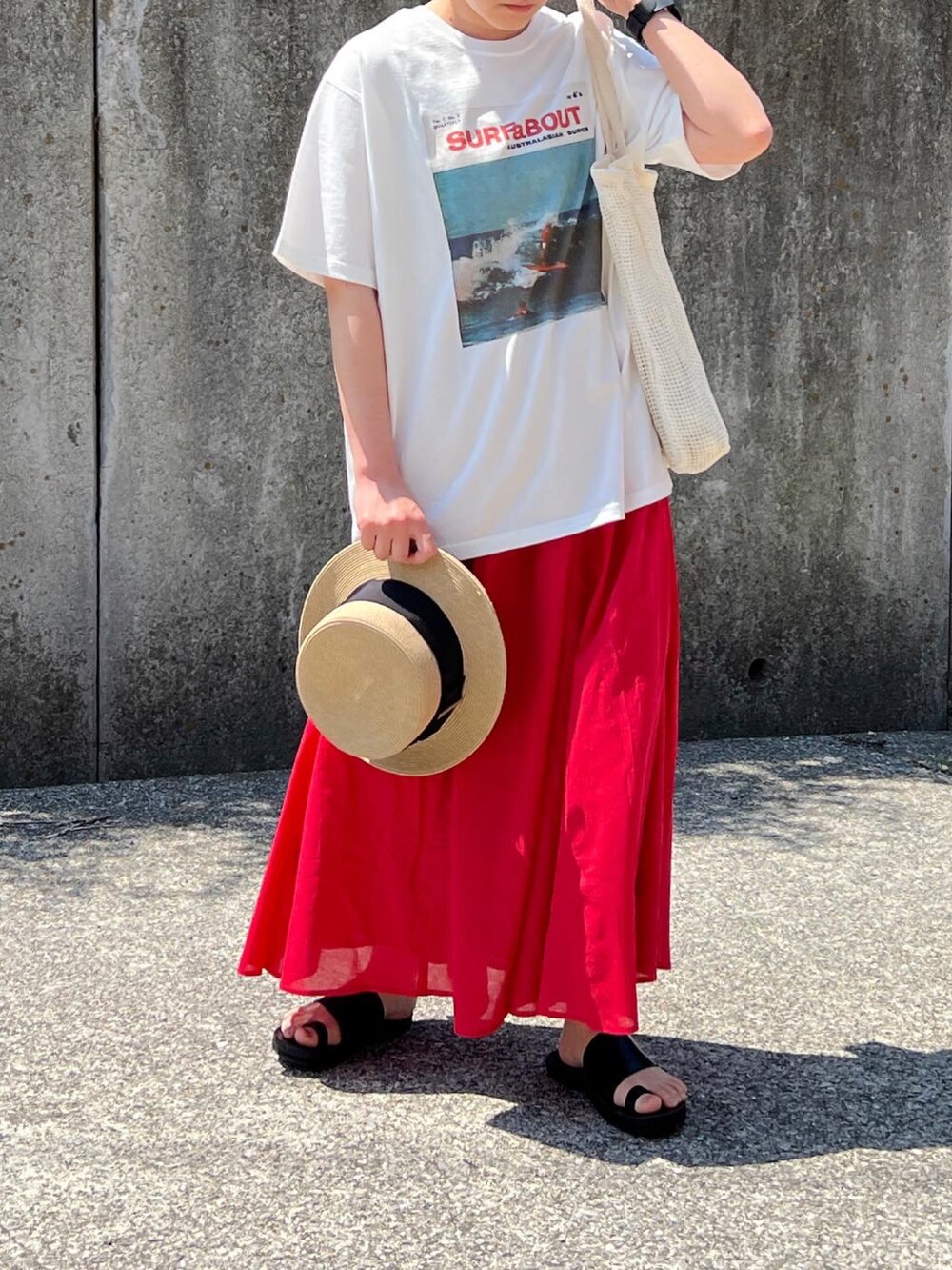 「休日コーデ、休日スタイル、カジュアル、フォトT、Tシャツ、カンカン帽、春夏コーデ、低身長、ロングスカート、JUTTA NUEMANN」｜「Plaireのアイテム（帽子、ベージュ系）」を使った、ともさん（レディース・153cm）の春コーディネートの3枚目の写真