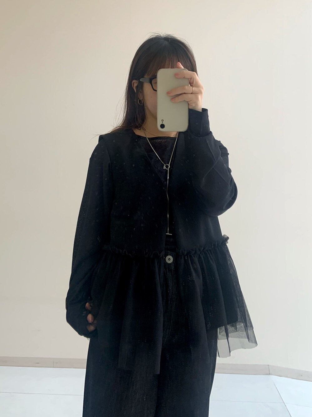「レディースファッション、スタッフ、レギュラー、Be praised、Soiunique、30代、骨格ウェーブ、ロンT、プチプラ、シアートップス、今日のコーデ」｜「Soiuniqueの綿１００％ゆるシルエット超ワイドパンツ ［Soiunique］（デニムパンツ、ブルー系）」を使った、たかゆかさん（レディース・154cm）の春コーディネートの2枚目の写真