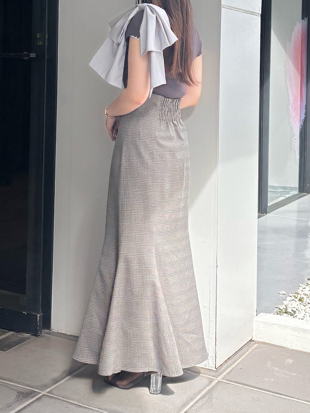 「MERCURYDUOのフロントZIPマーメイドスカート（スカート、その他）」を使った、NANAさん（レディース・155cm）の夏コーディネートの3枚目の写真