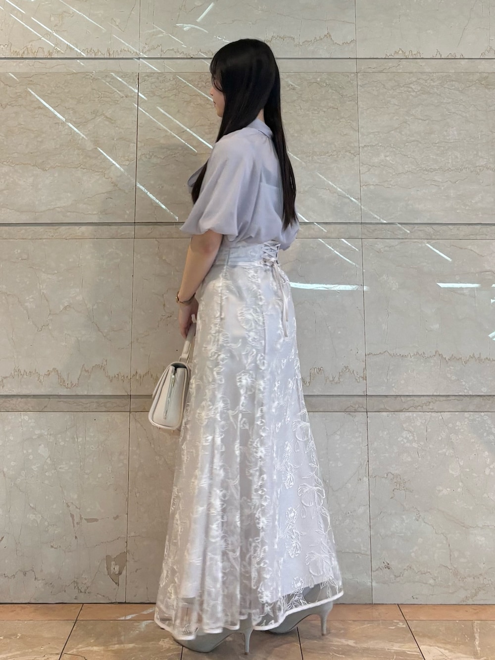 「MERCURYDUOのサイドジップショルダーバッグ（ハンドバッグ、ピンク系）」を使った、NANAさん（レディース・155cm）の春コーディネートの4枚目の写真