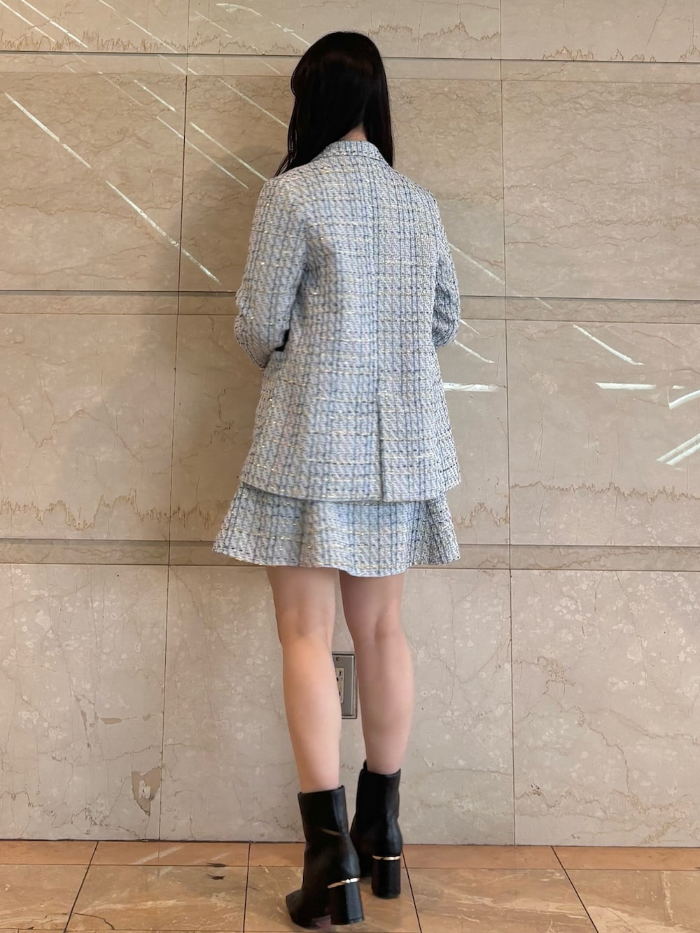 「MERCURYDUOのオリジナルツイードミニスカパン【セットアップ着用可】（スカート、ブルー系）」を使った、NANAさん（レディース・155cm）の冬コーディネートの2枚目の写真