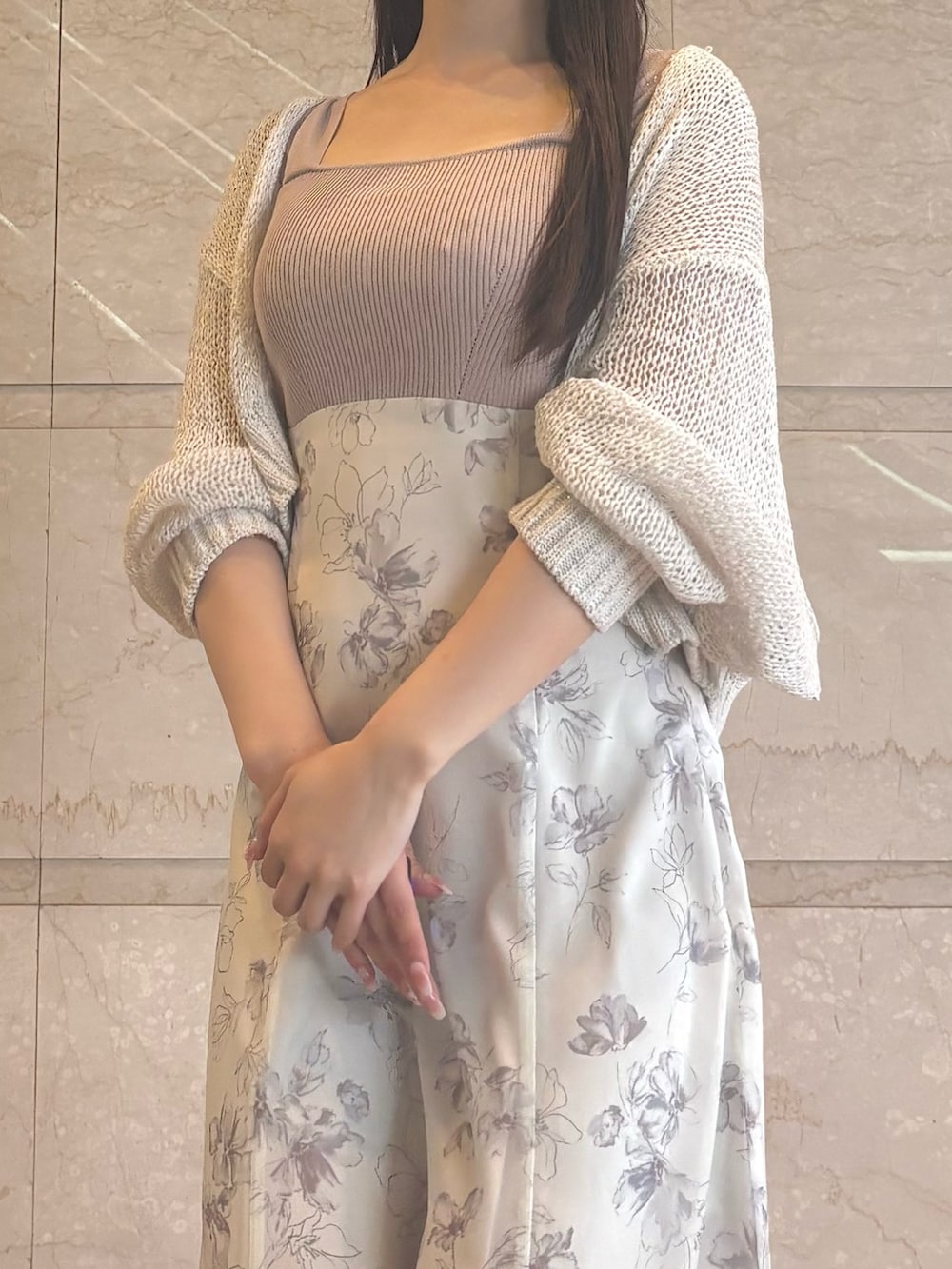 「MERCURYDUOのベアニットドッキングコルセットワンピース（ワンピース、ベージュ系）」を使った、NANAさん（レディース・155cm）の春コーディネートの6枚目の写真