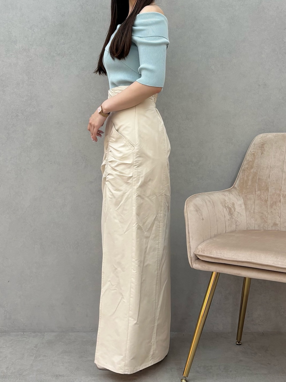 「MERCURYDUOのフロントスリットカーゴスカート（スカート、ホワイト系）」を使った、NANAさん（レディース・155cm）の夏コーディネートの3枚目の写真