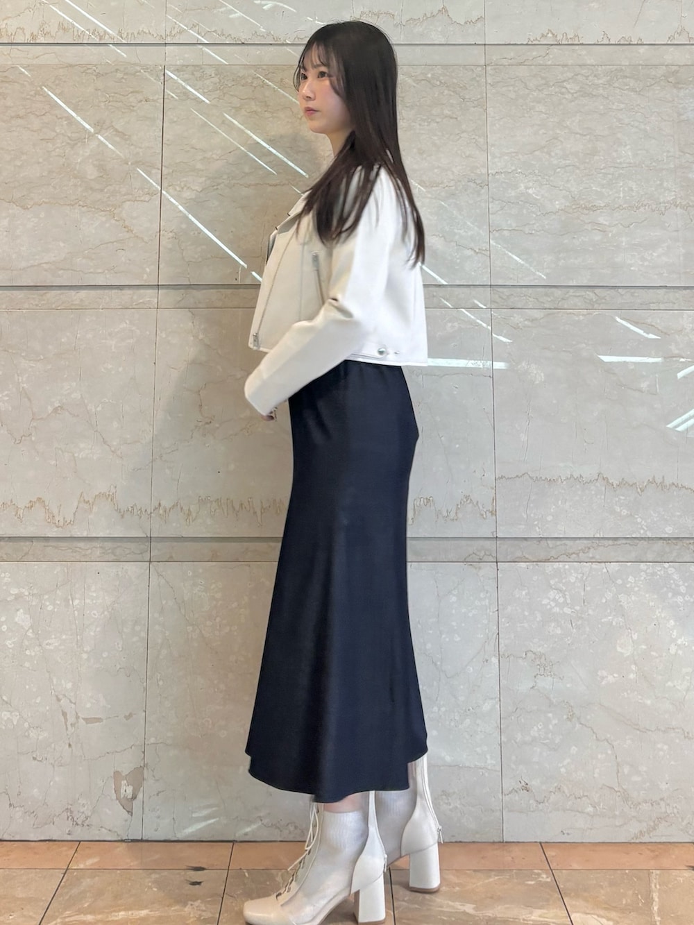 「MERCURYDUOのボリュームラッフル配色ドッキングワンピース（ワンピース、ブルー系）」を使った、NANAさん（レディース・155cm）の春コーディネートの3枚目の写真