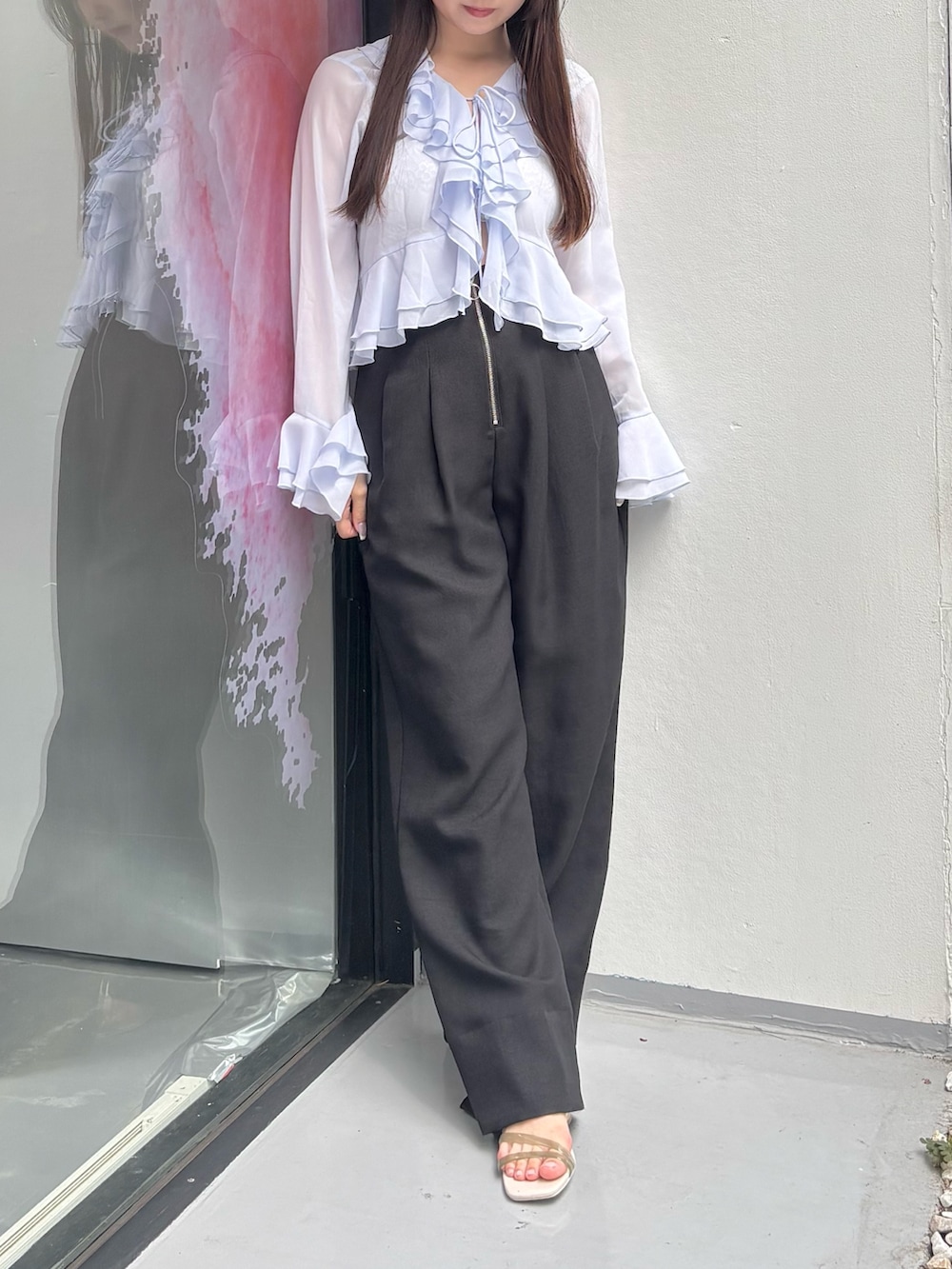 「MERCURYDUOのハイウエストコルセットパンツ（その他パンツ、ブラック系）」を使った、NANAさん（レディース・155cm）の夏コーディネートの2枚目の写真