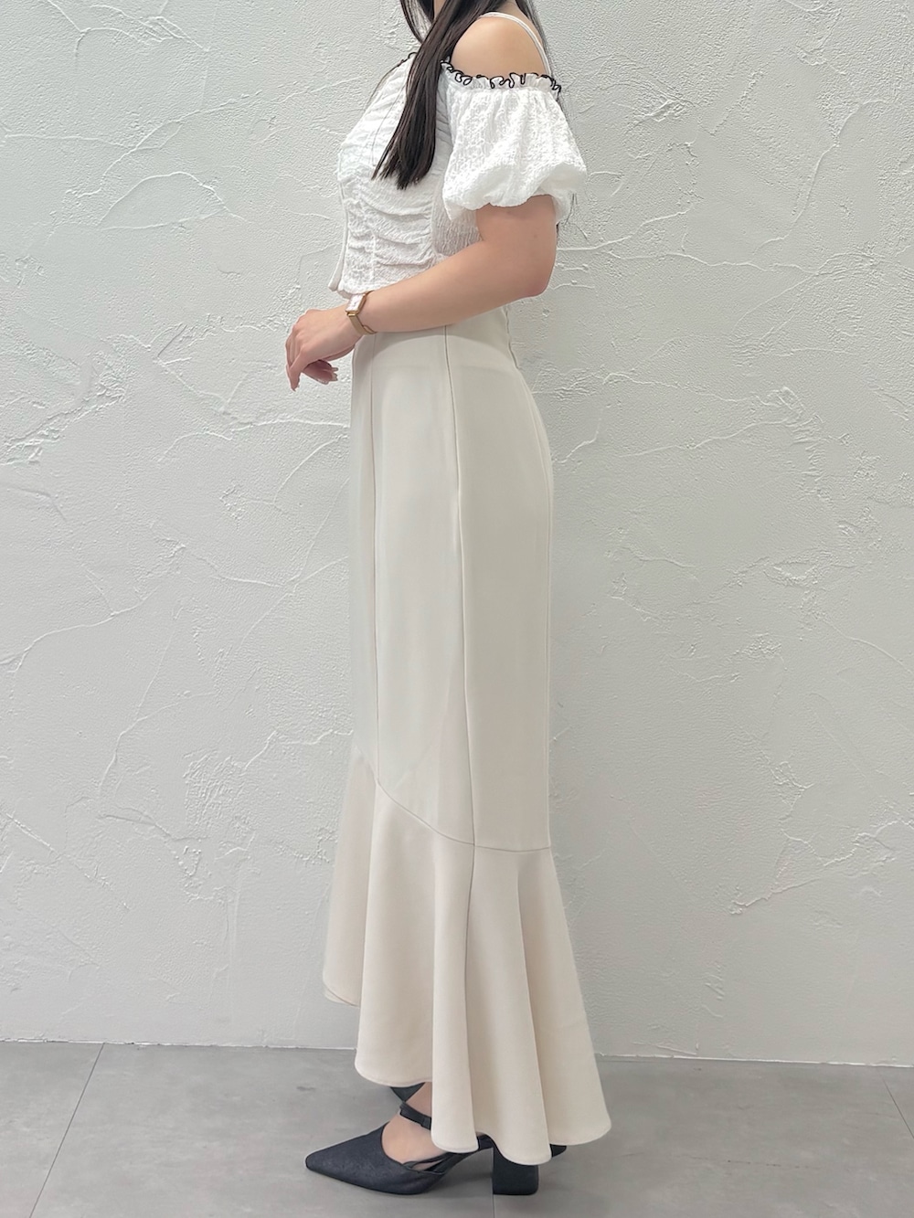 「MERCURYDUOのアシメマーメイドスカート（スカート、ホワイト系）」を使った、NANAさん（レディース・155cm）の夏コーディネートの4枚目の写真