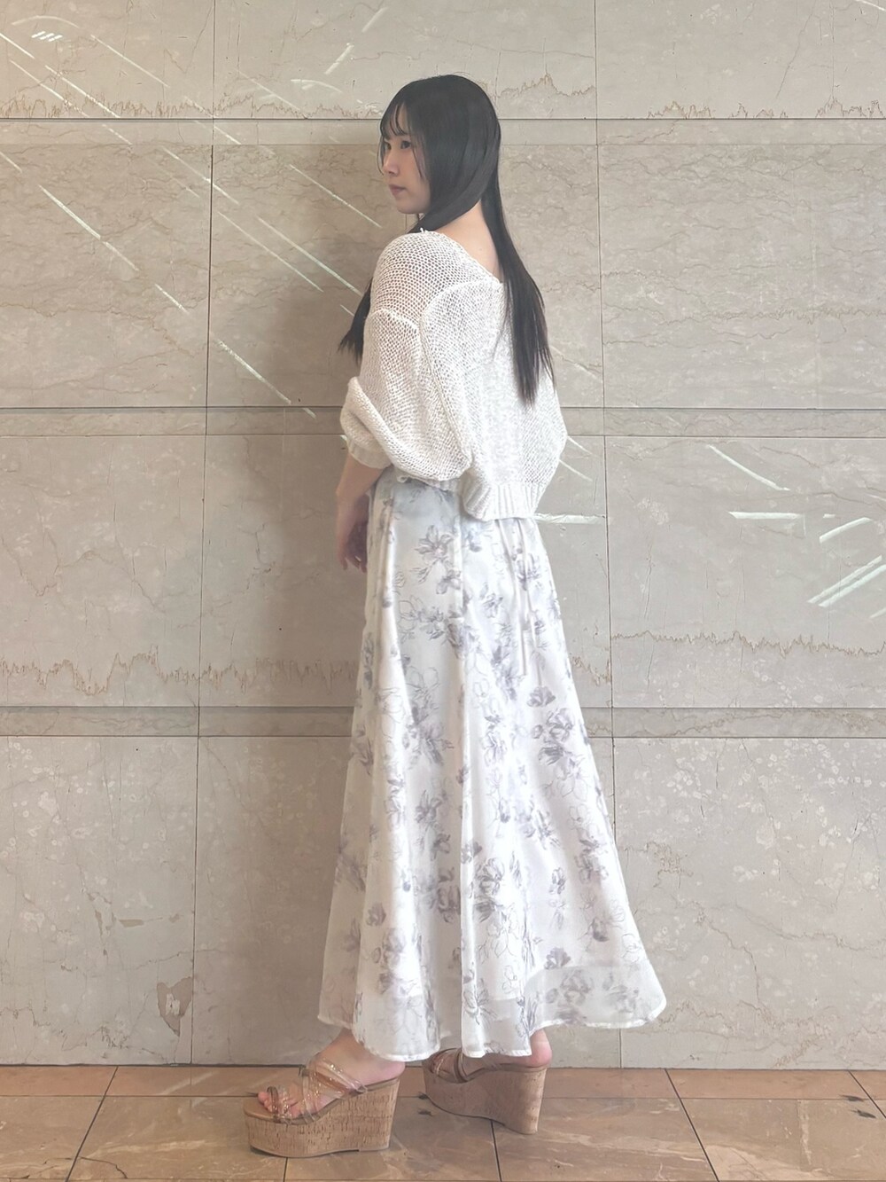 「MERCURYDUOのベアニットドッキングコルセットワンピース（ワンピース、ベージュ系）」を使った、NANAさん（レディース・155cm）の春コーディネートの3枚目の写真