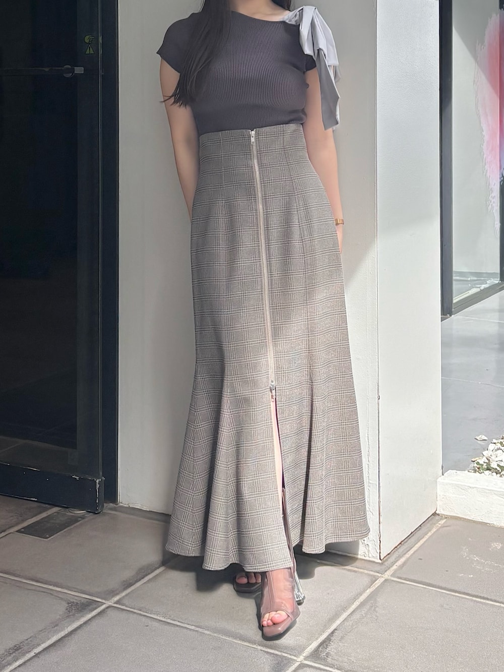 「MERCURYDUOのフロントZIPマーメイドスカート（スカート、その他）」を使った、NANAさん（レディース・155cm）の夏コーディネートの2枚目の写真
