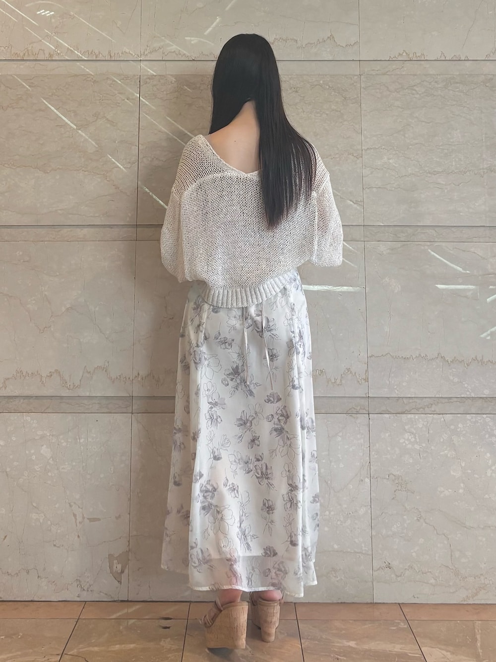 「MERCURYDUOのベアニットドッキングコルセットワンピース（ワンピース、ベージュ系）」を使った、NANAさん（レディース・155cm）の春コーディネートの4枚目の写真