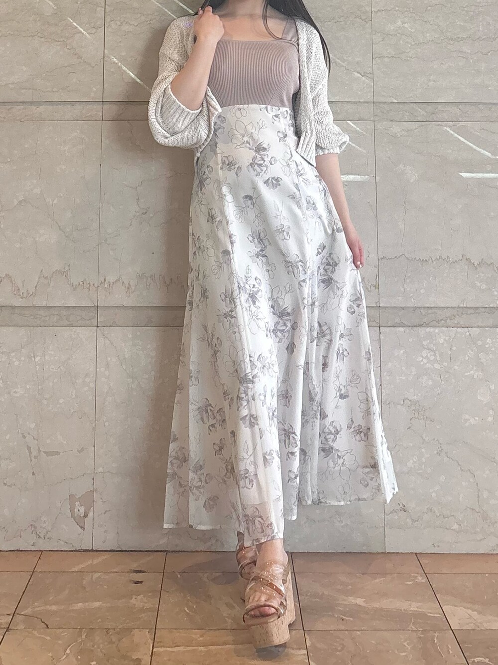 「MERCURYDUOのベアニットドッキングコルセットワンピース（ワンピース、ベージュ系）」を使った、NANAさん（レディース・155cm）の春コーディネートの5枚目の写真