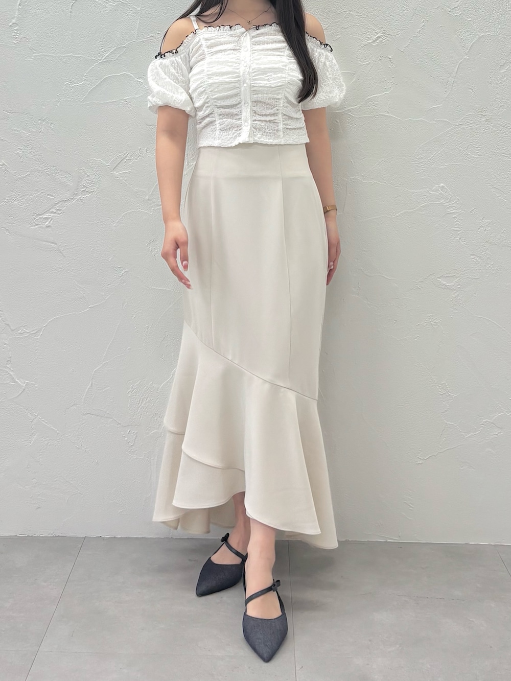 「MERCURYDUOのアシメマーメイドスカート（スカート、ホワイト系）」を使った、NANAさん（レディース・155cm）の夏コーディネートの2枚目の写真