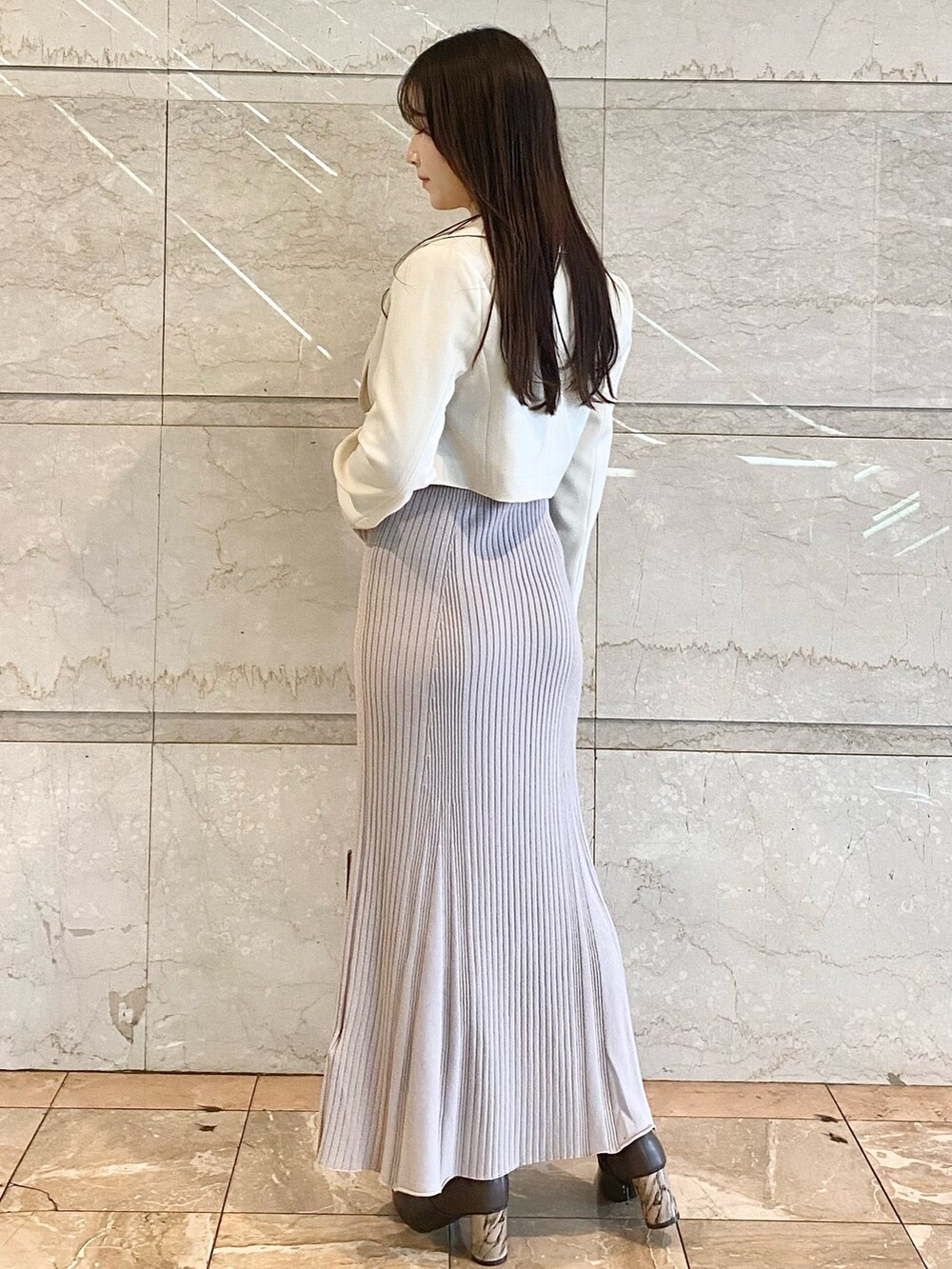 「MERCURYDUOのバイカラーリブマーメイドニットワンピース（ワンピース、ピンク系）」を使った、NANAさん（レディース・155cm）の冬コーディネートの4枚目の写真