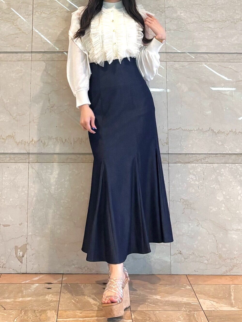 「MERCURYDUOの2WAYシアーコンパクトカーディガン（カーディガン/ボレロ、ホワイト系）」を使った、NANAさん（レディース・155cm）の春コーディネートの2枚目の写真