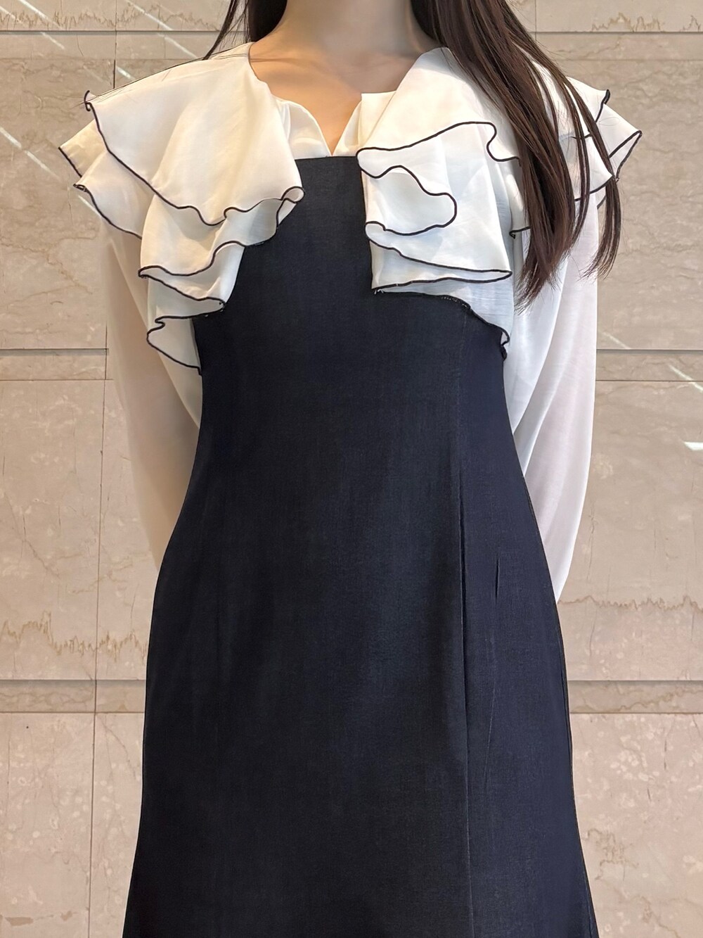 「MERCURYDUOのボリュームラッフル配色ドッキングワンピース（ワンピース、ブルー系）」を使った、NANAさん（レディース・155cm）の春コーディネートの6枚目の写真