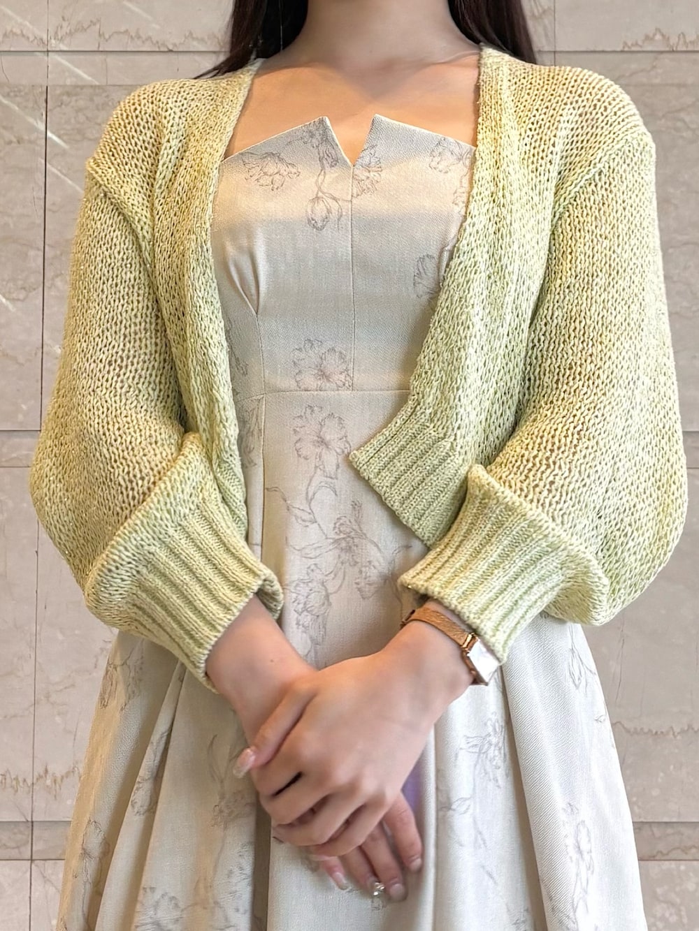 「MERCURYDUOのリネンライクバックレースアップキャミワンピース（ワンピース、ホワイト系）」を使った、NANAさん（レディース・155cm）の春コーディネートの5枚目の写真
