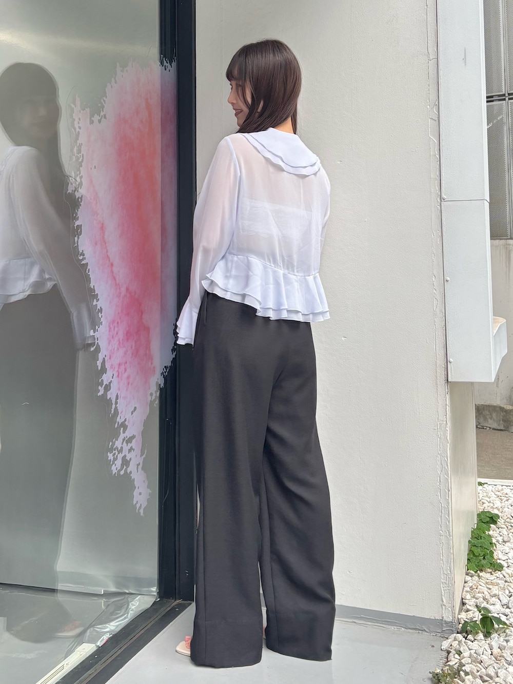 「MERCURYDUOのハイウエストコルセットパンツ（その他パンツ、ブラック系）」を使った、NANAさん（レディース・155cm）の夏コーディネートの5枚目の写真