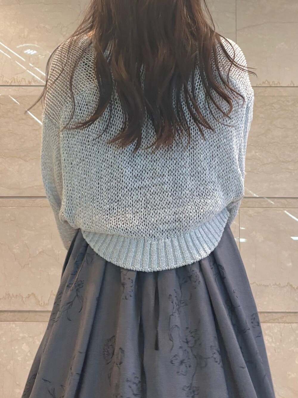 「MERCURYDUOのリネンライクバックレースアップキャミワンピース（ワンピース、グレー系）」を使った、NANAさん（レディース・155cm）の春コーディネートの7枚目の写真