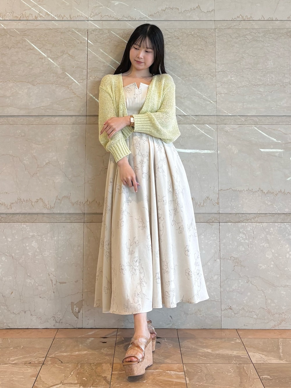 「MERCURYDUOのリネンライクバックレースアップキャミワンピース（ワンピース、ホワイト系）」を使った、NANAさん（レディース・155cm）の春コーディネートの7枚目の写真