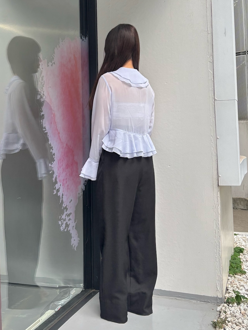 「MERCURYDUOのハイウエストコルセットパンツ（その他パンツ、ブラック系）」を使った、NANAさん（レディース・155cm）の夏コーディネートの4枚目の写真