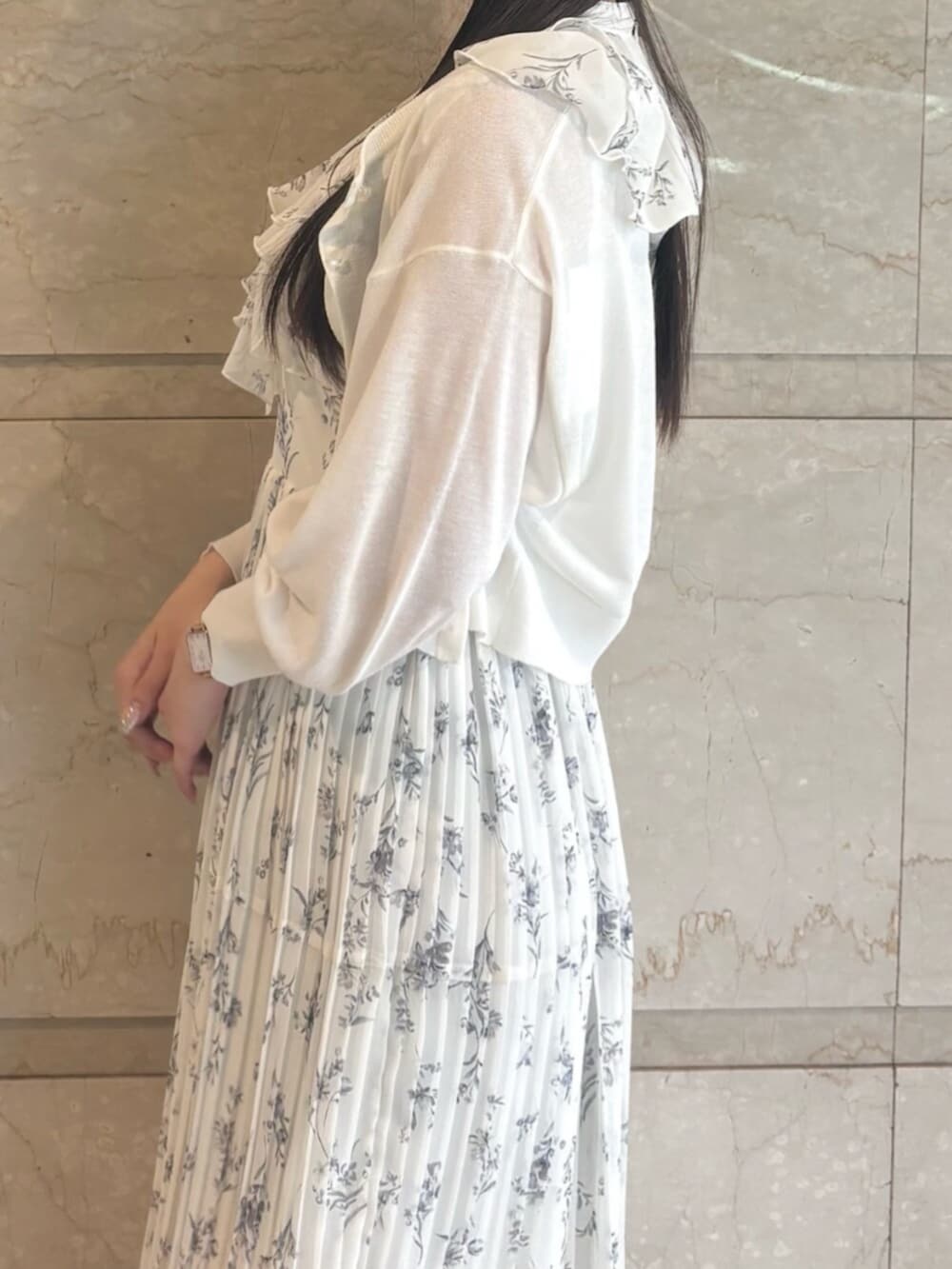 「MERCURYDUOのクリアチューブウェッジサンダル（サンダル、ブラウン系）」を使った、NANAさん（レディース・155cm）の春コーディネートの5枚目の写真