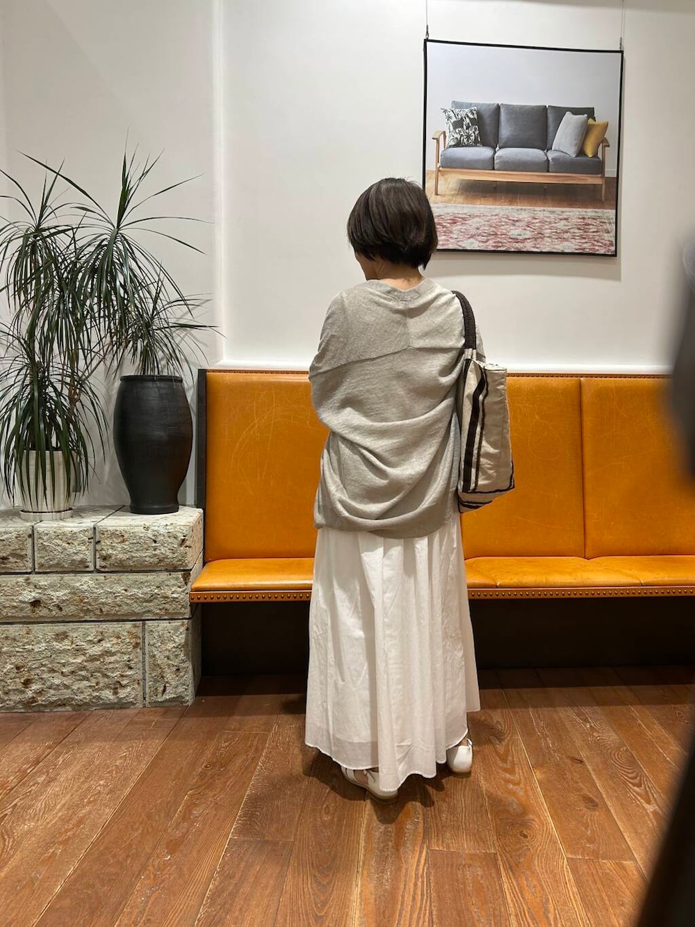 「urbanresearchdoors、低身長コーデ、ワンピースコーデ、152cm、イエベ秋、初夏のお出掛けコーデ」|「URBAN RESEARCH DOORSのリネンVネックカーディガン(カーディガン/ボレロ、ベージュ系)」を使った、YUKI KAWAIさん(レディース・152cm)の春コーディネートの3枚目の写真