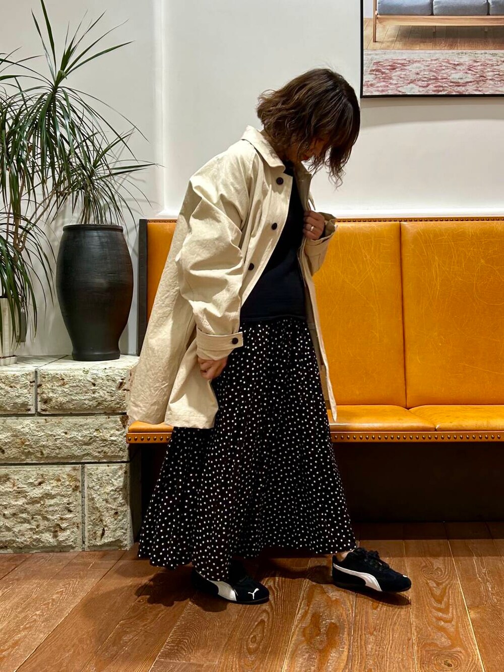 「かぐれ、低身長コーデ、152cm、イエベ秋、春アウターコーデ、新作スニーカーコーデ」|「かぐれのドットギャザースカート(スカート、ブラック系)」を使った、YUKI KAWAIさん(レディース・152cm)の春コーディネートの2枚目の写真
