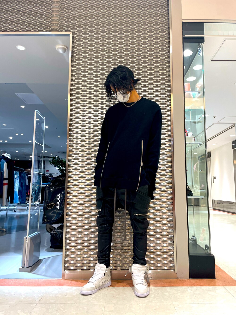 「カジュアルコーデ、きれいめカジュアル、レイヤードスタイル、ストリートコーデ、オーバーサイズ、シンプル、ワントーンコーデ、ブラック、オールブラック、サルエルパンツ、ロイヤルフラッシュ、ROYAL FLASH、afartefact、おしゃれさんと繋がりたい、いいね、save、フォローお願いします🤑」｜「ROYAL FLASHのA.F ARTEFACT/エーエフ・アーティファクト/Layered Zip Pullover（ニット/セーター、ブラック系）」を使った、FUYUTOさん（メンズ・179cm）の冬コーディネートの2枚目の写真