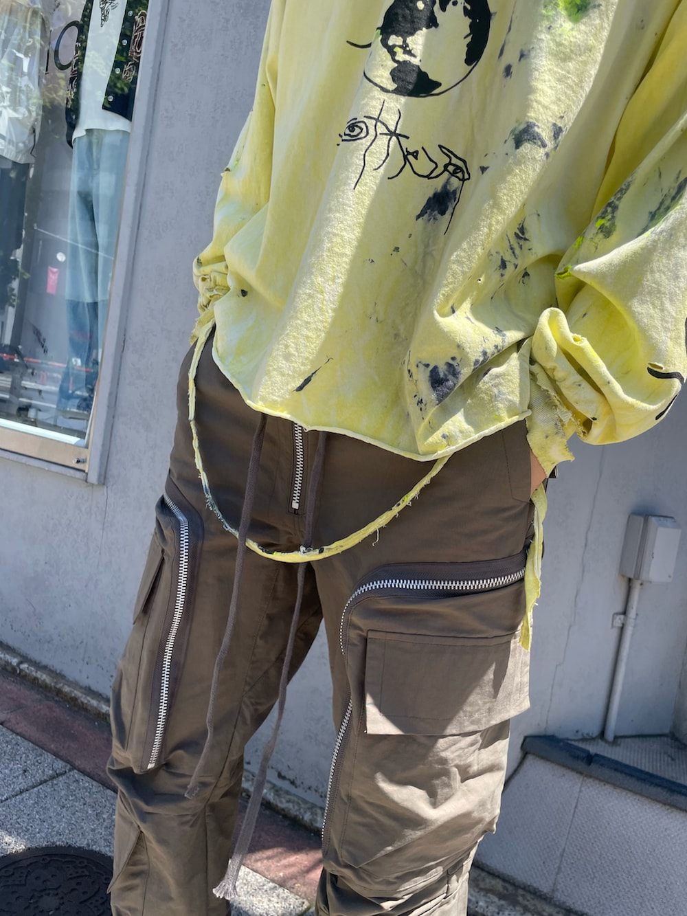 「春コーデ、メンズファッション、カジュアルコーデ、春夏コーデ、大人カジュアル、淡色コーデ、ROYAL FLASH、ロイヤルフラッシュ、westfall、a.f artefact」｜「ROYAL FLASHのアイテム（Tシャツ/カットソー、イエロー系）」を使った、FUYUTOさん（メンズ・179cm）の春コーディネートの4枚目の写真